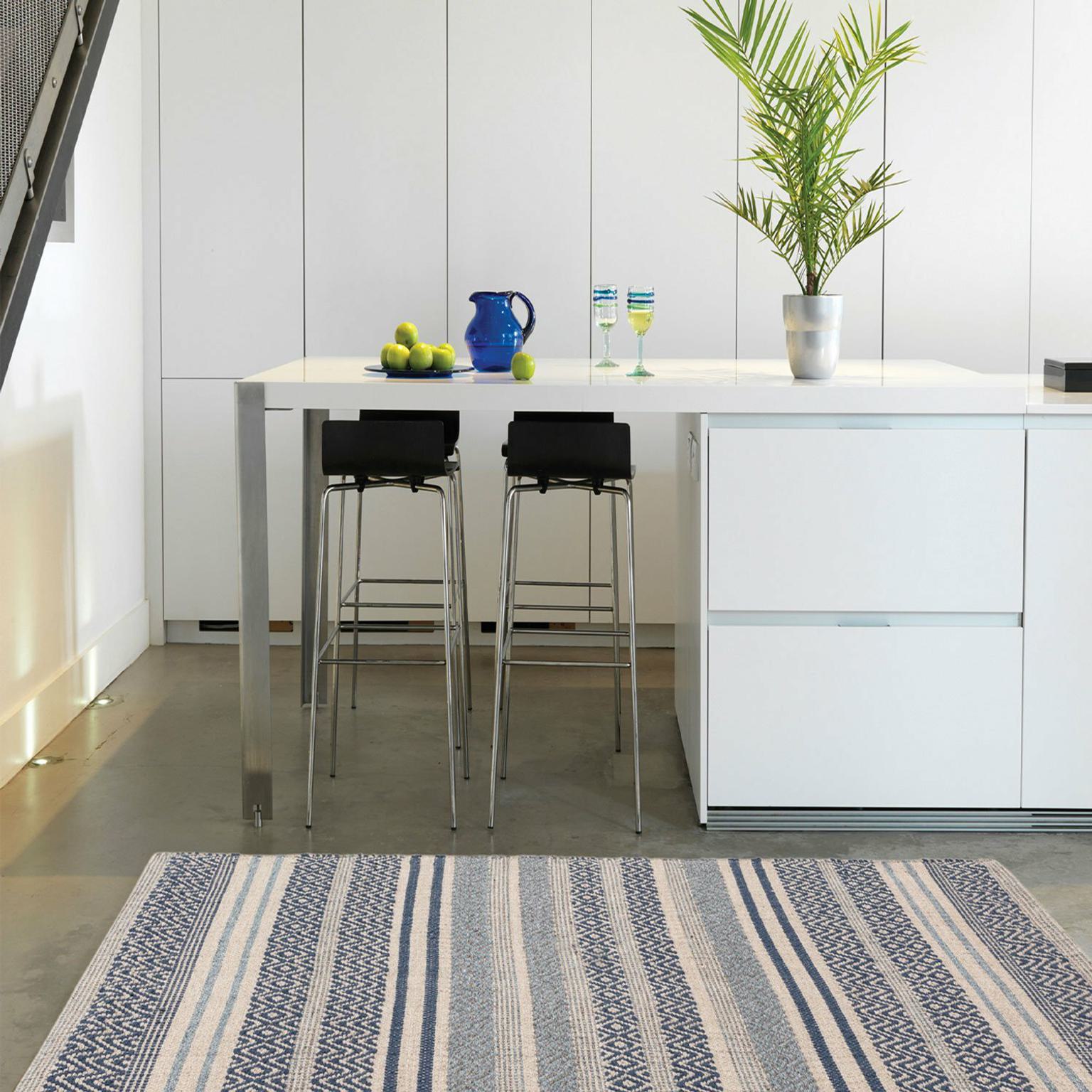 R70175245104 roomshot tala blue rug2